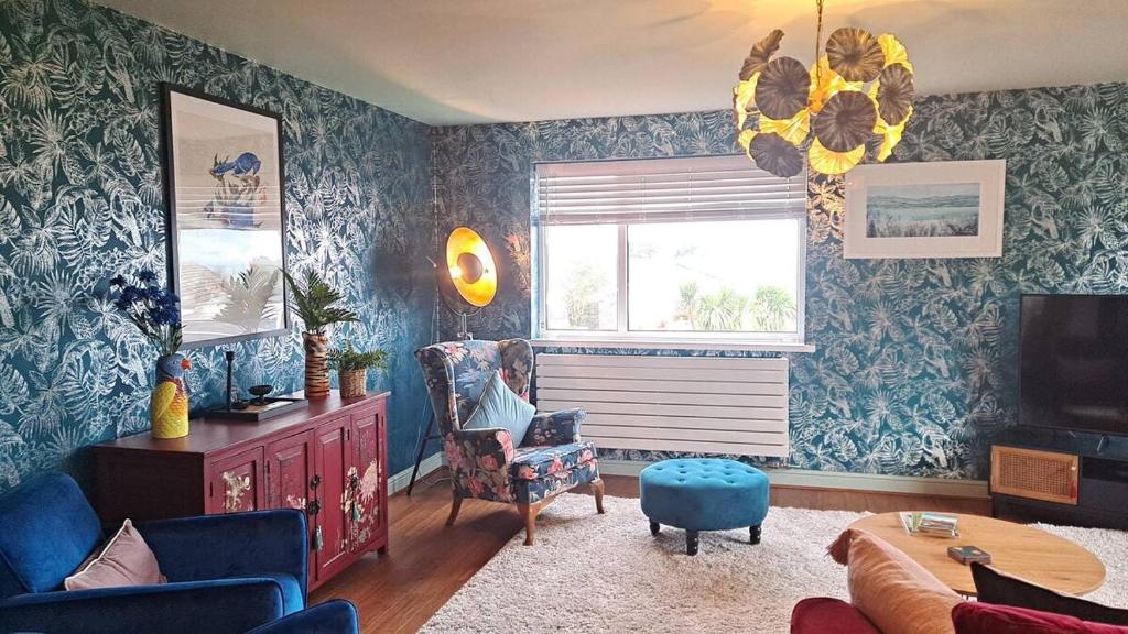 Pass the Keys Coastal Boutique Luxury Home With Sea Views, Amlwch