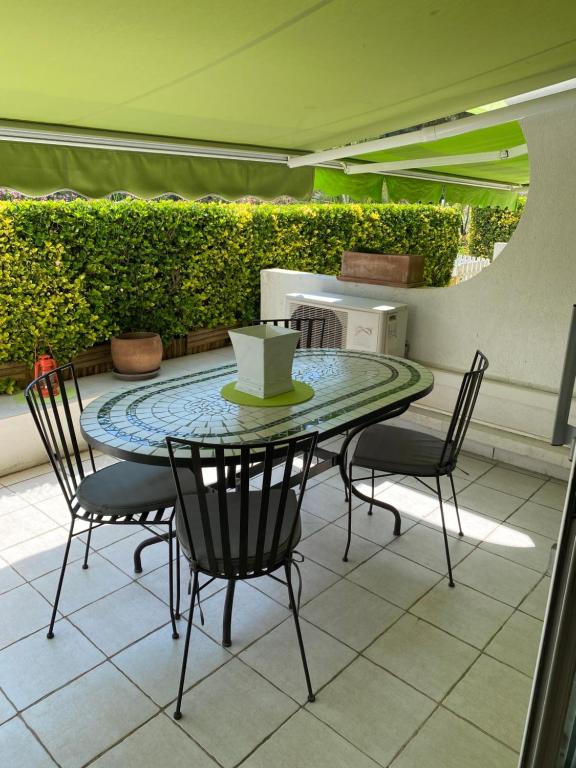 Appartement 4 personnes avec terrasse et piscine proche plage et commerces - 1