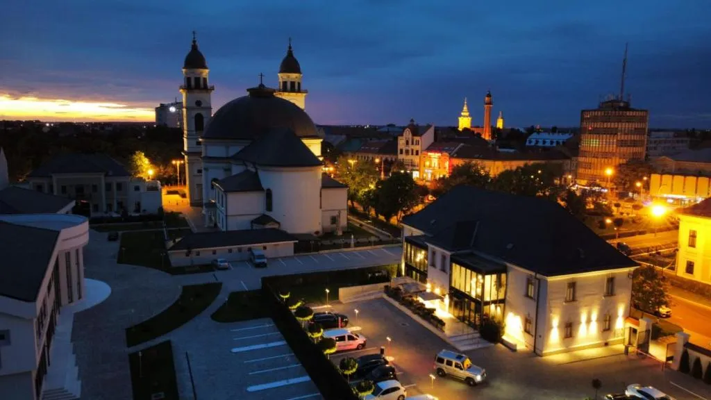 The Dome Hotel, hotel in Satu Mare