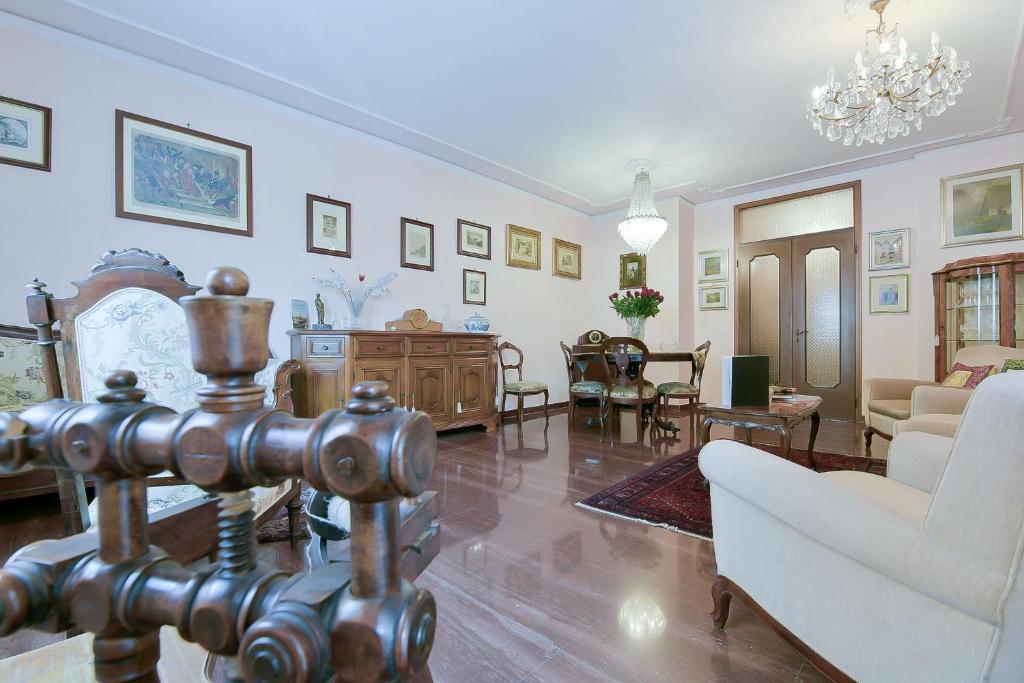 Queen Home Isabel - 2