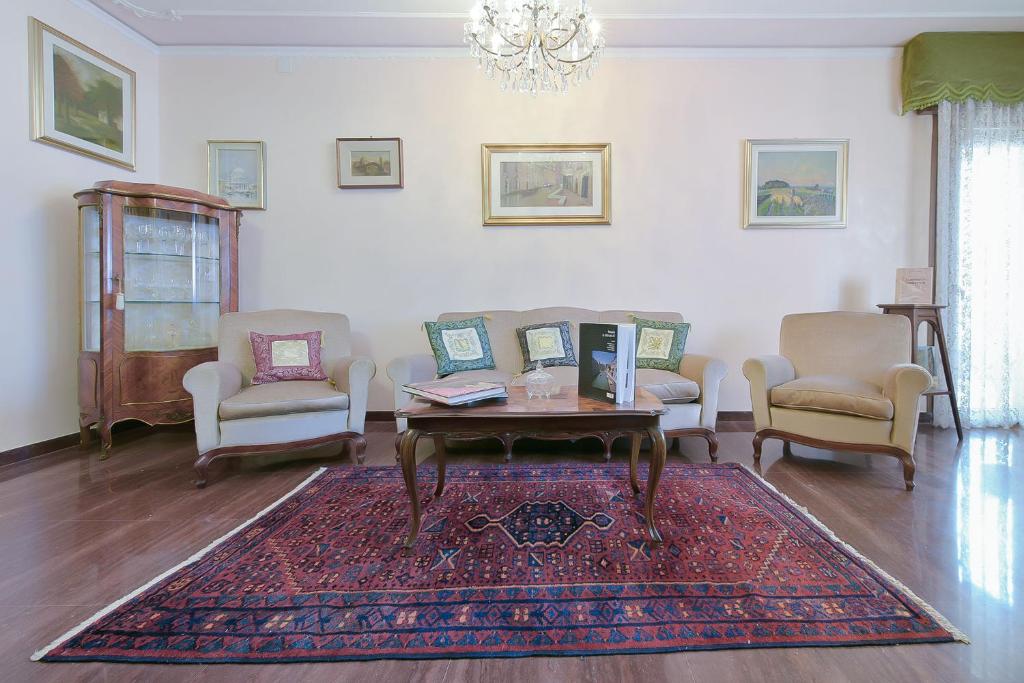 Queen Home Isabel - 5