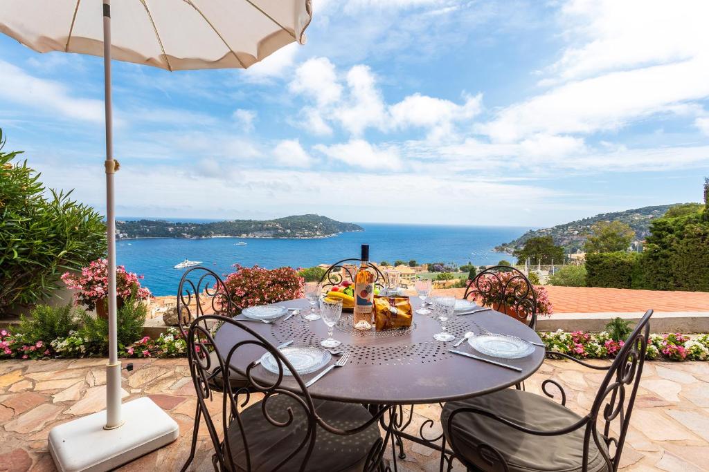ROMANTIC VILLA VI4412 By Riviera Holiday Homes - 4