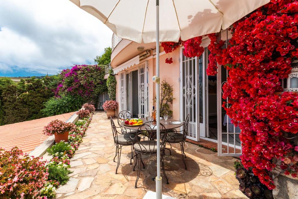 ROMANTIC VILLA VI4412 By Riviera Holiday Homes - 2