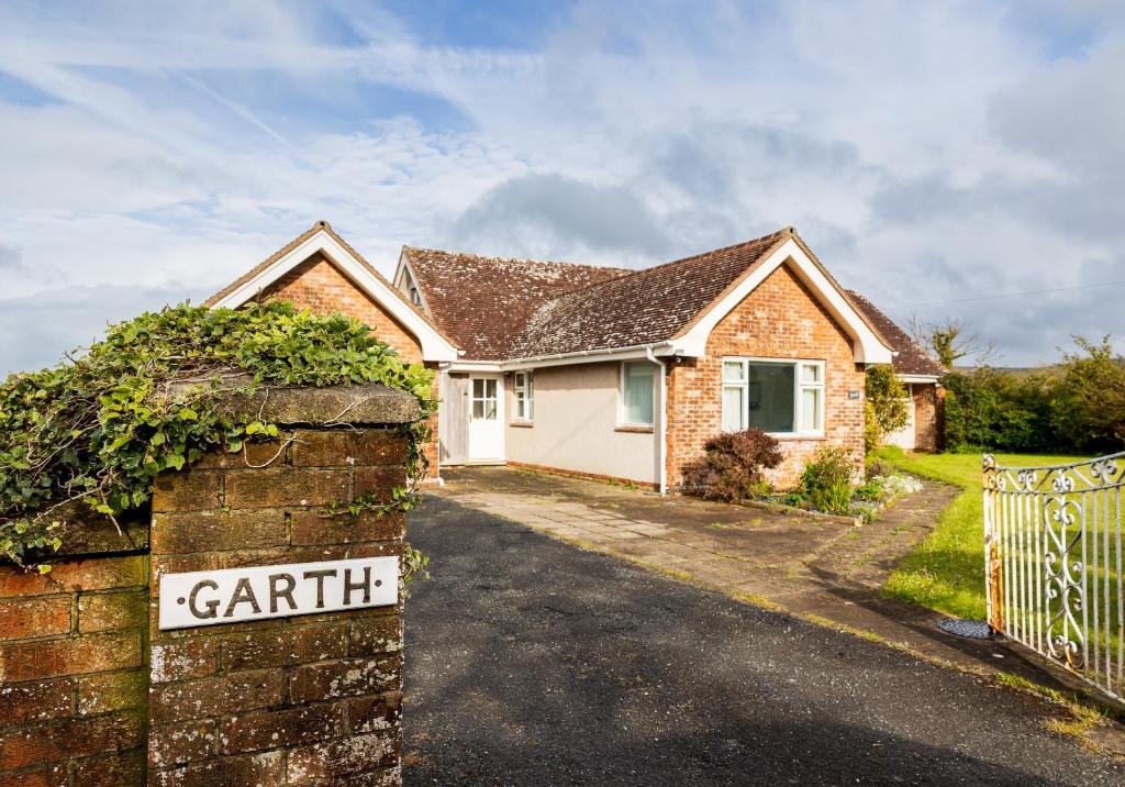 Garth - a family home by the sea, Newport