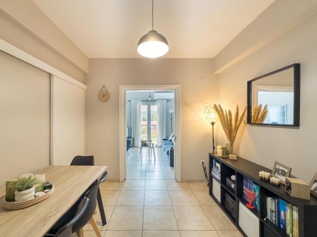 Thanos' seaside apartment, Oropós