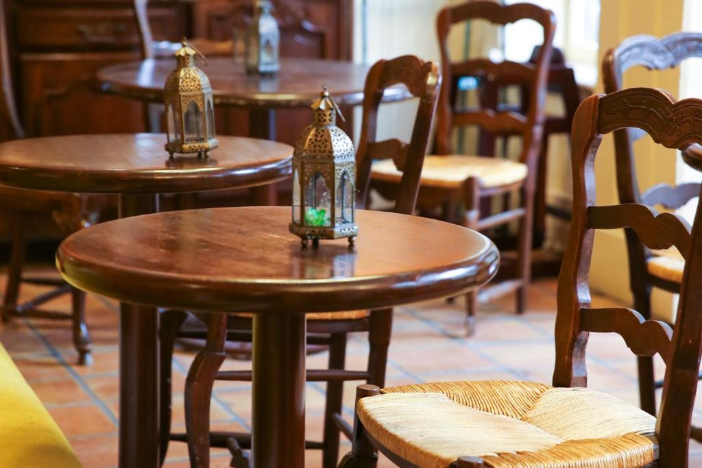 Shared lounge/TV area