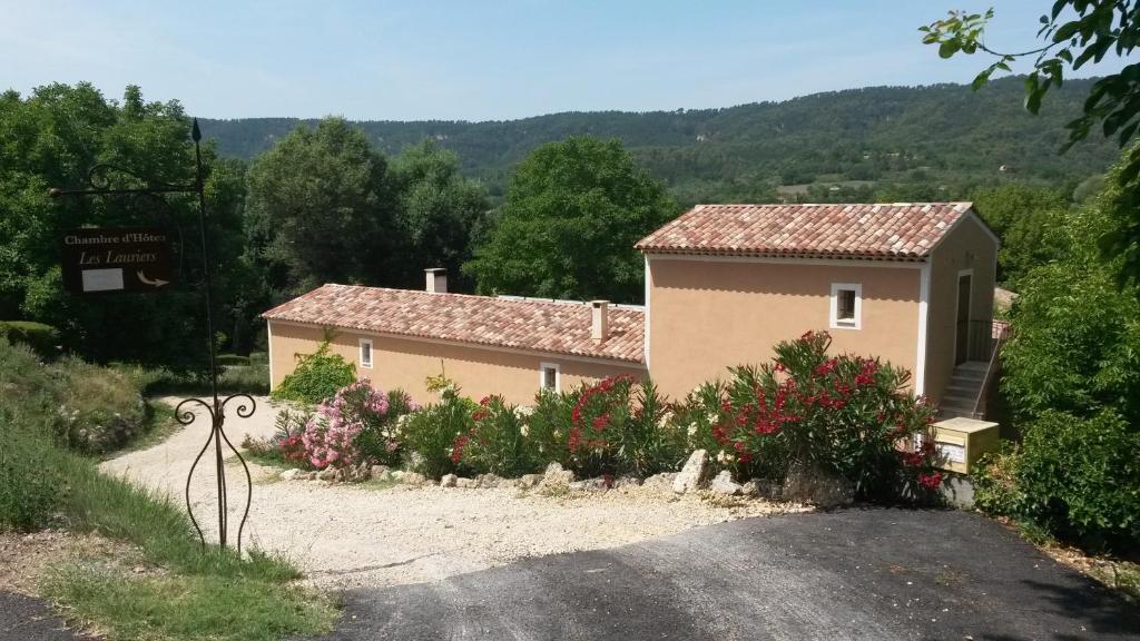 "Les Lauriers" chambre d'hôtes indépendante avec terrasse privée