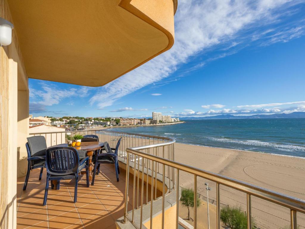 Apartamento renovado con terraza vistas al mar en L'Escala - ES-325-24 - 3