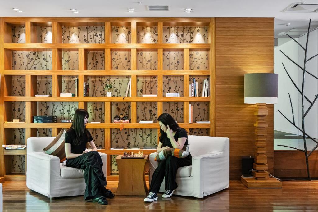 Shared lounge/TV area