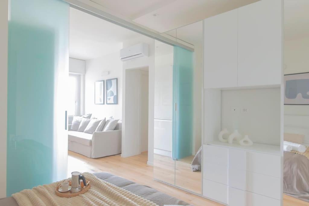 Modern & Stylish near Isola & Central Station, Milan