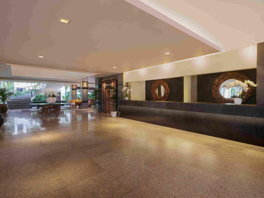 ブルージー リゾートバイ ダブル シックス (Blu-Zea Resort by Double-Six) フロント・ロビー