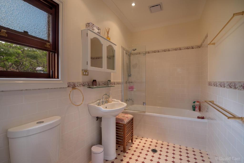 Grove Manor photo