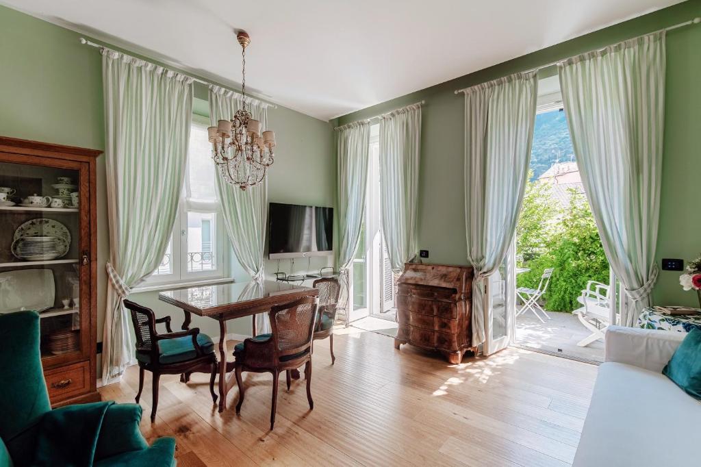 Green Home by "The House Of Travelers" - 2