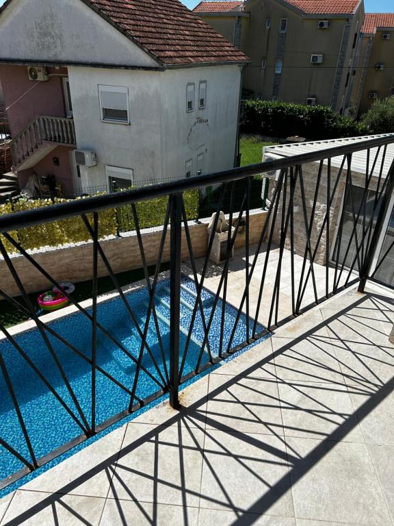 Apart-pool Tivat - 5
