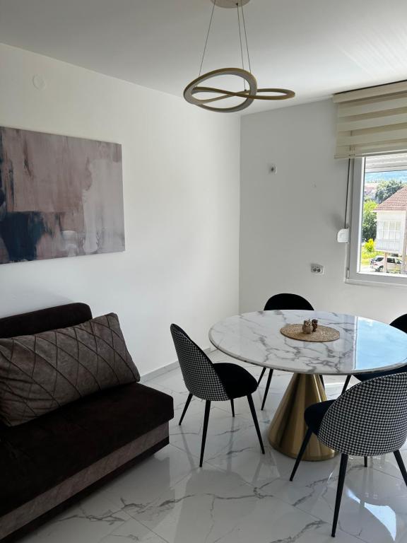 Apart-pool Tivat - 3