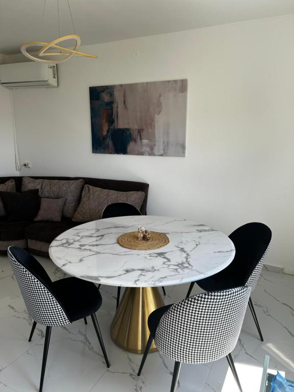 Apart-pool Tivat - 2