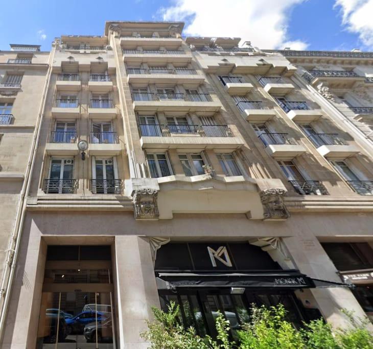 Anthony's Residence, Paris