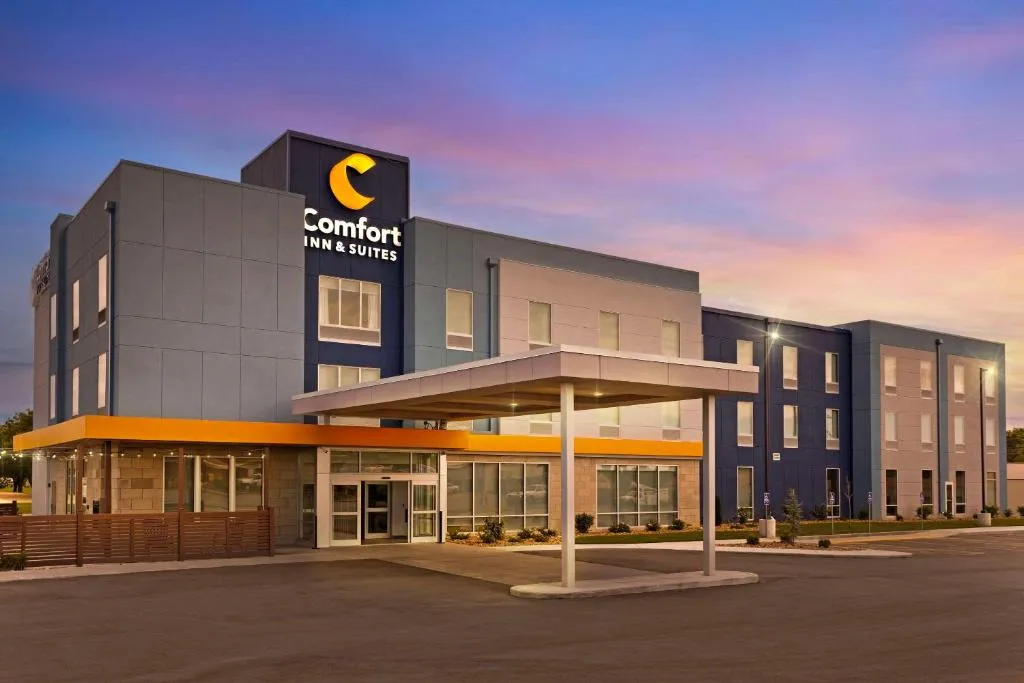 Comfort Inn & Suites US-60，位于Mountain Grove的酒店
