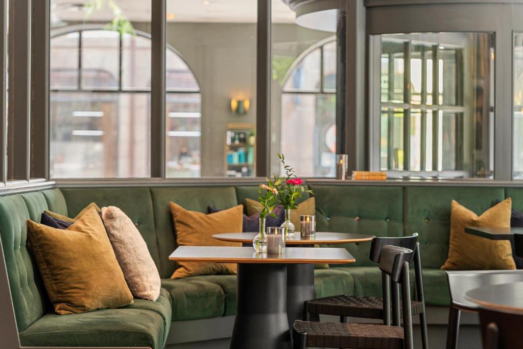 Pub/Lounge