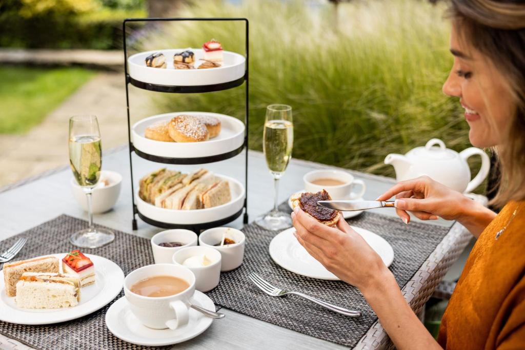 Greenhills Country Hotel — Restaurant & bars in Trinity