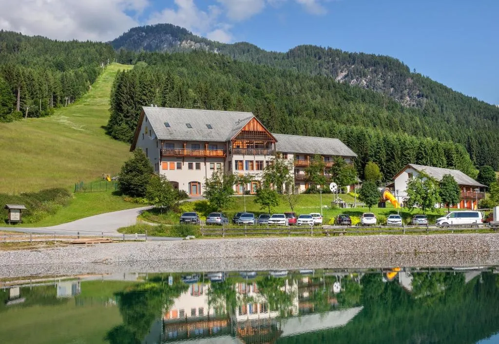 JUFA Hotel Gitschtal, hotel v destinaci Weissbriach