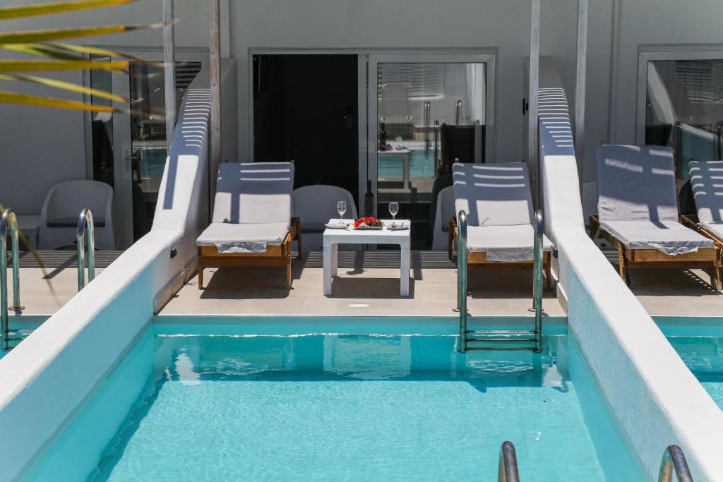 スイミングプール