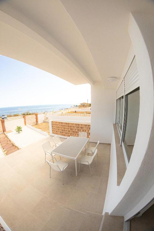 Vistas y terraza panorámica frente al mar en Denia, Las Rotas - 2