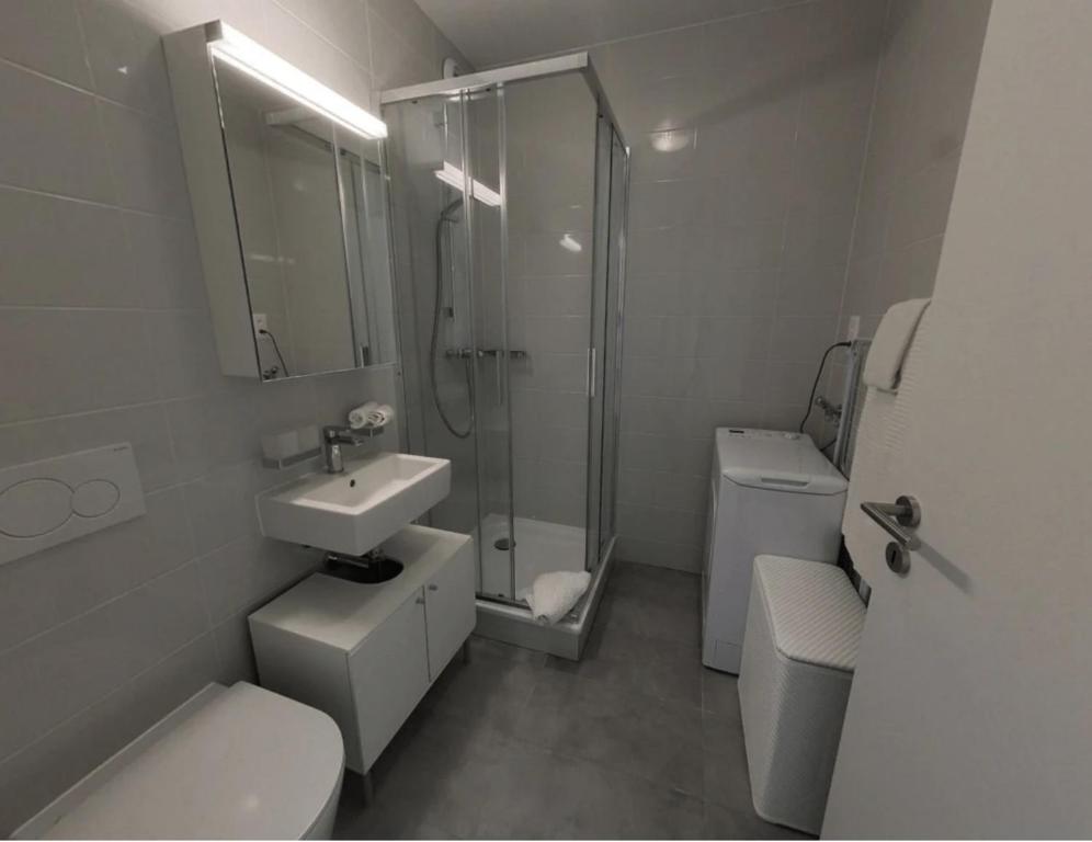 Modern 1 Bedroom Apartment with Balcony & Parking CFAlcea - 4