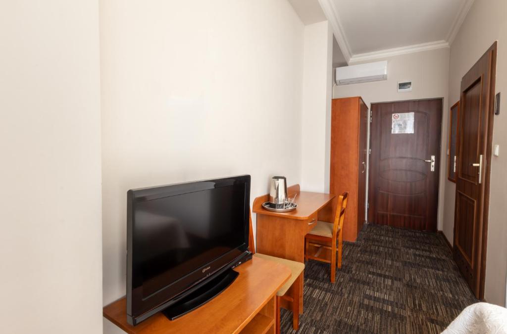 Noclegi Stadion Bed & Breakfast — Hotel rooms in Warsaw, Masovian
