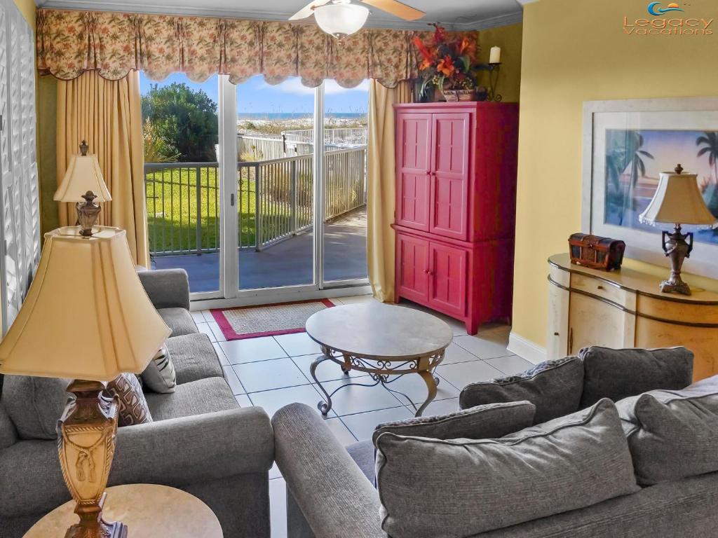 SMP 101 - 3 BR Bchfront Poolside Condo - Sleeps 9!, Fort Walton Beach