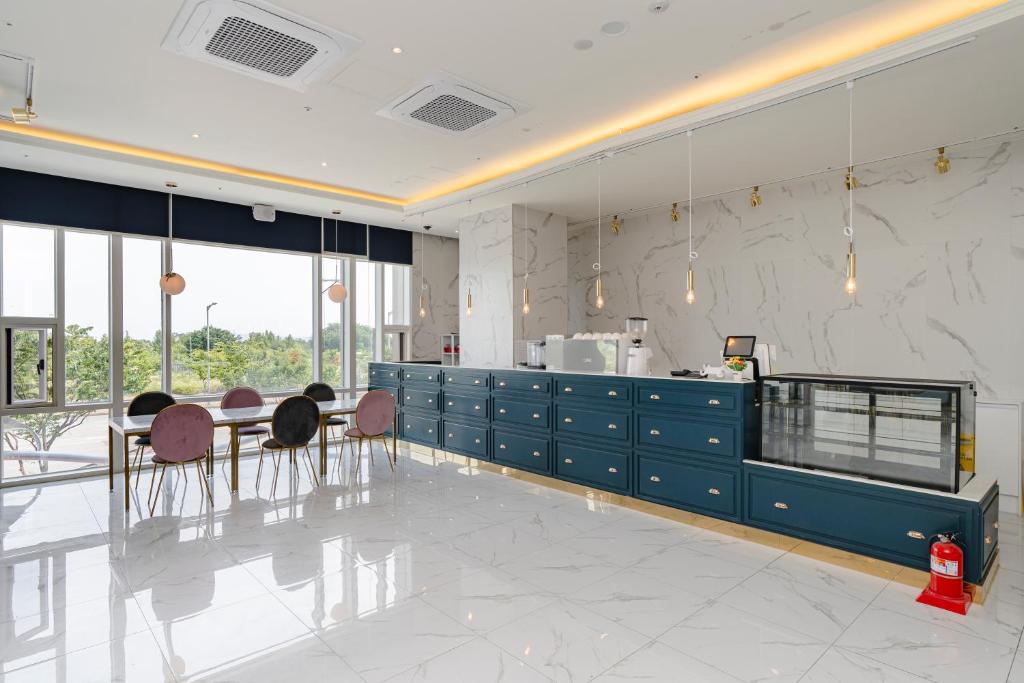 Food and beverages, SR Hotel Yeongjong in Incheon