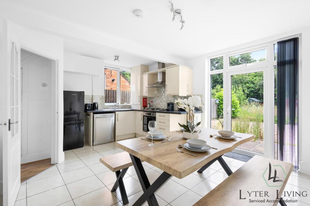 The Oakleigh - Fosse Park - Close to M1 and M69 - 3 Bed House, Contractors, Corporates, MonthlyStays, Glen Parva