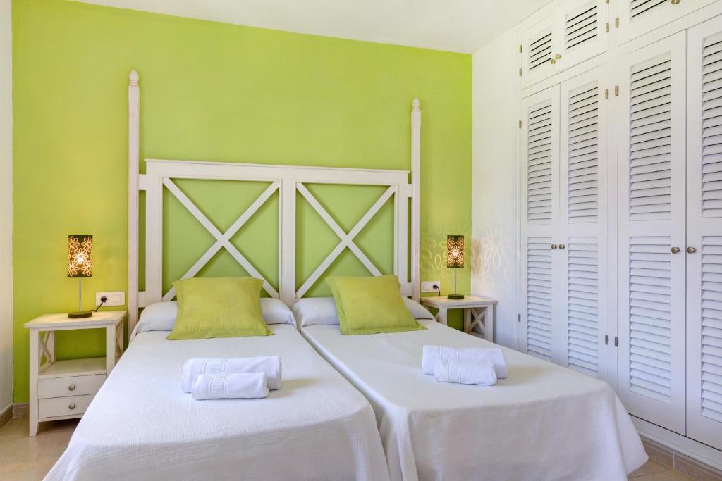 Son Bou Playa Gold by Menorca Vacations — Hotel rooms in Son Bou, Balearic Islands