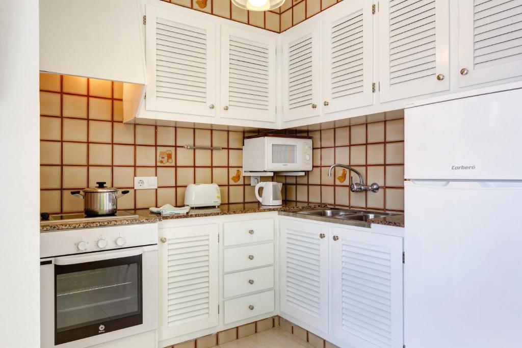 Son Bou Playa Gold by Menorca Vacations — Hotel rooms in Son Bou, Balearic Islands