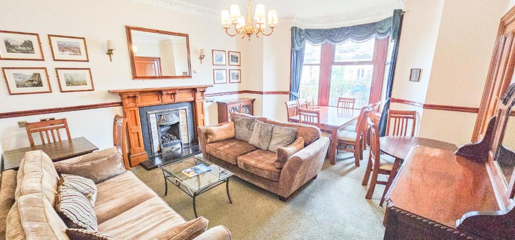 Melrose Villa 11 Bedroom House, Inverness