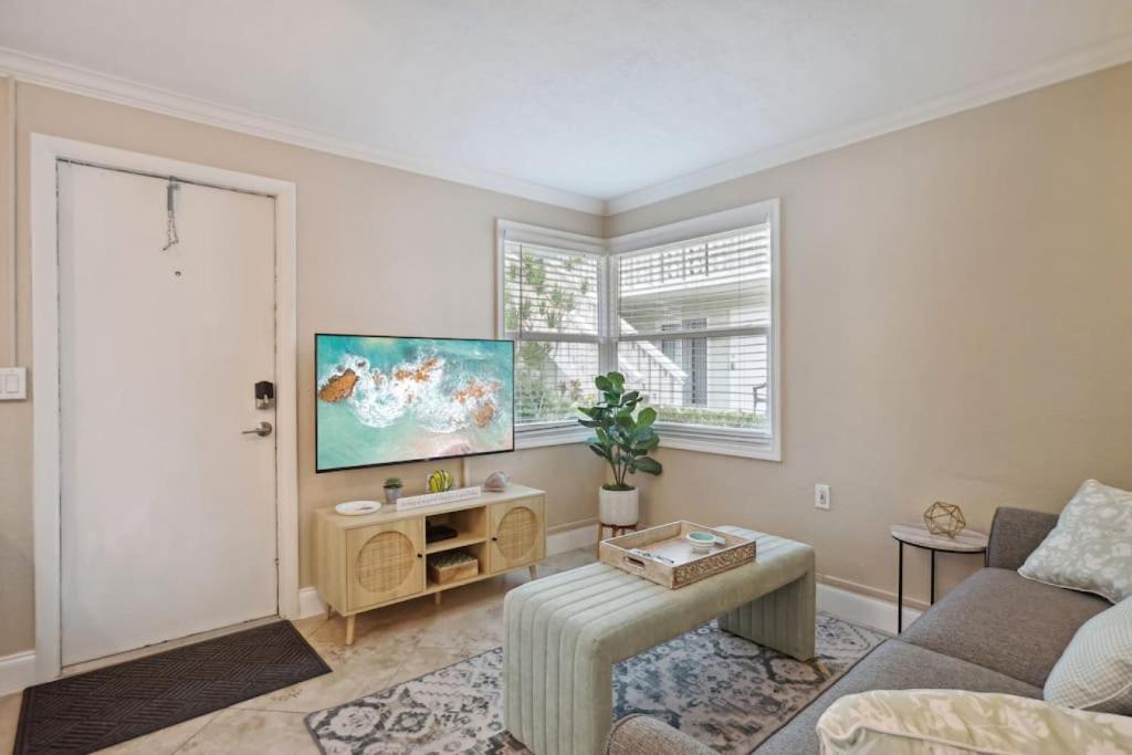 Heated Pool Steps from the Beach, Pompano Beach