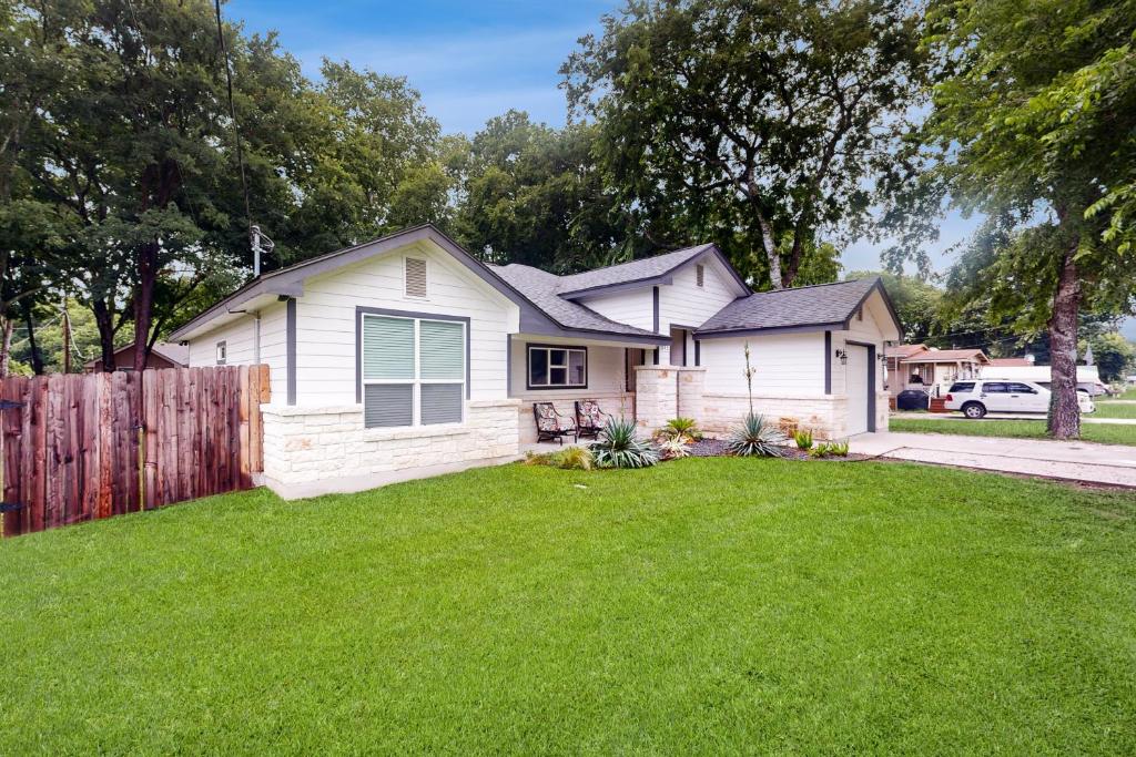 Tequila Mockingbird, Canyon Lake