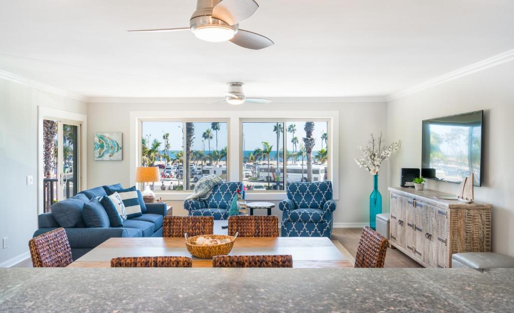 600 E Oceanfront 2B, Newport Beach