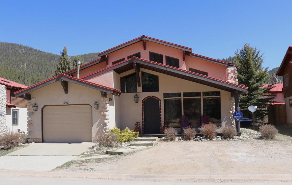 River Ritz - Pet Friendly - WiFi - Near the Ski Area - Fireplace - On the River - Washer - Dryer -, Red River