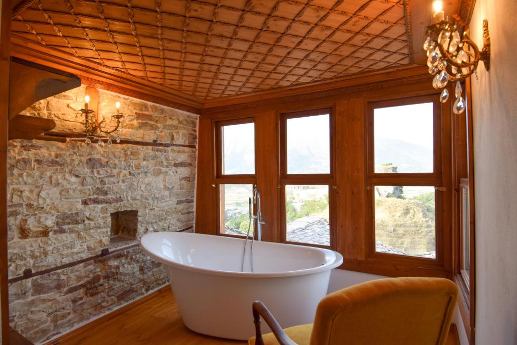 Aqueduct inn, Gjirokastër