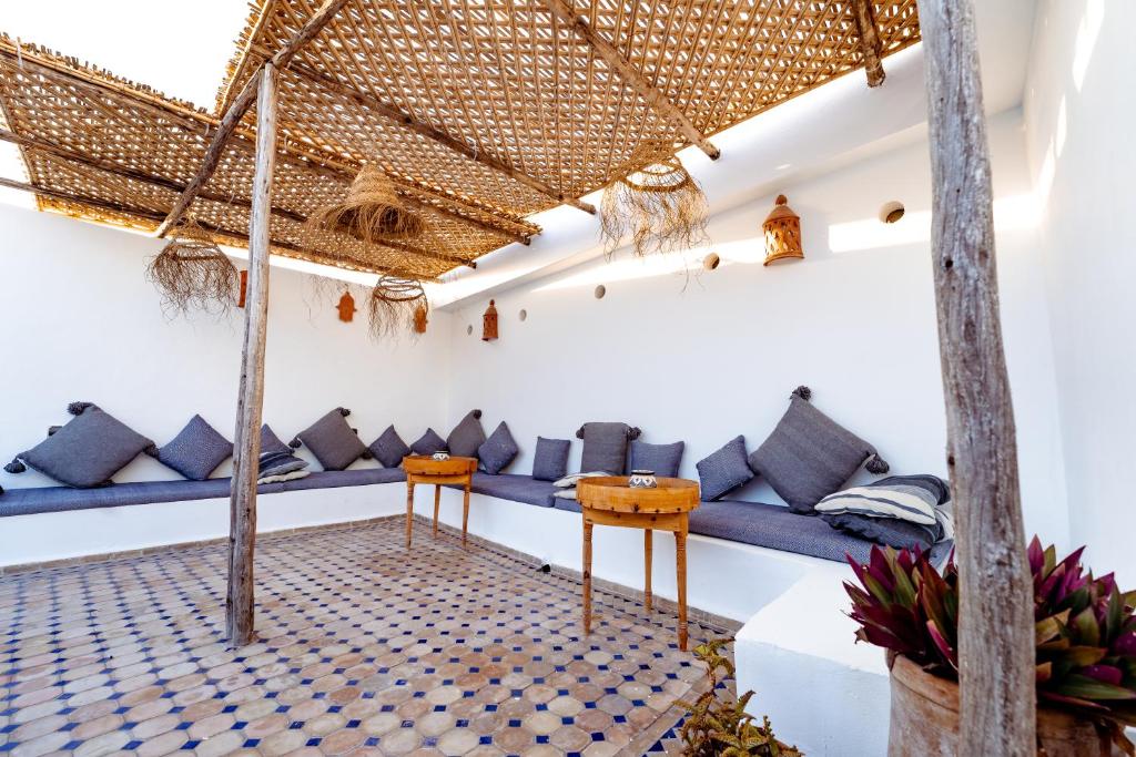 RIAD AMANA, As-Sawíra