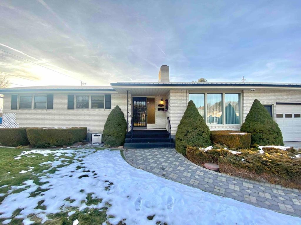 Roomy Midtown Home-Large and Central to Everything, Pocatello