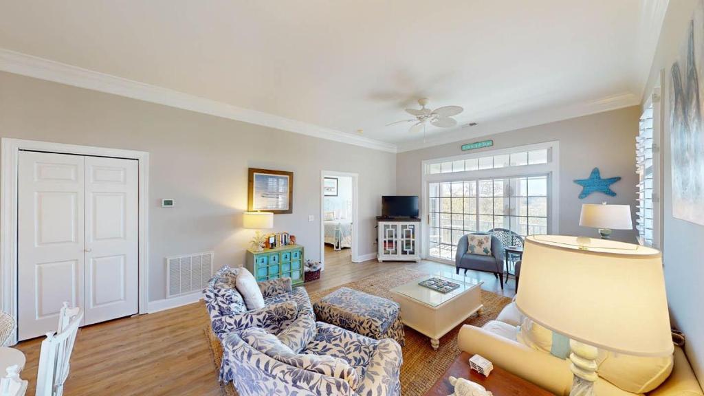 Marsh Hawk Escape Charming 3 BR Villa Marsh Views, Pawleys Island