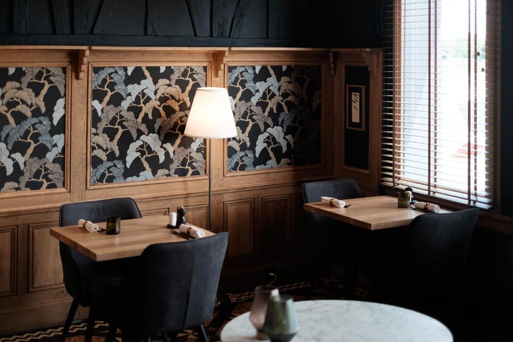 Restaurant, Logis - Hotel & Restaurant Le Bellevue in La Bouille