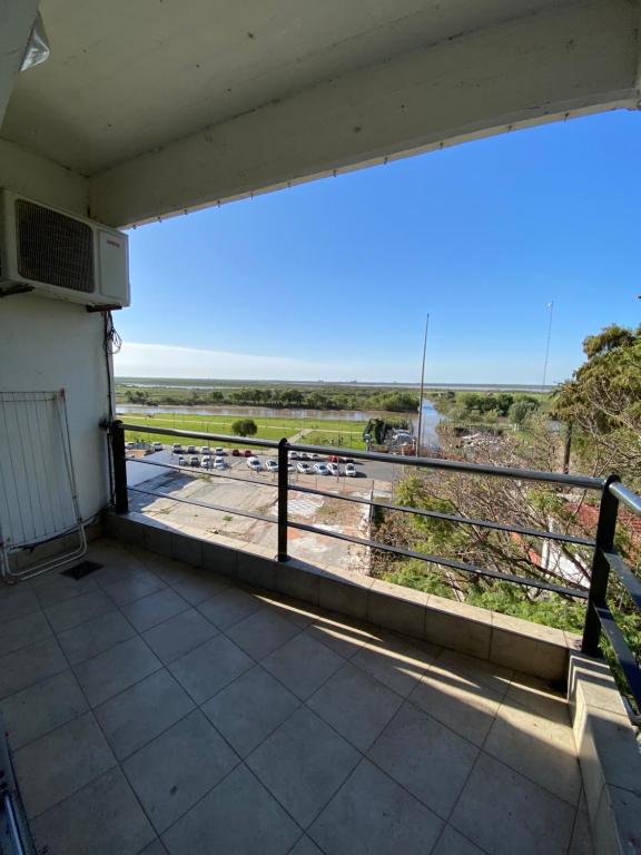 Moderno piso con vista al río en zona residencial - 5