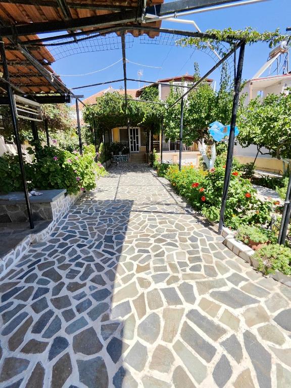 Foothills loft, Keratea