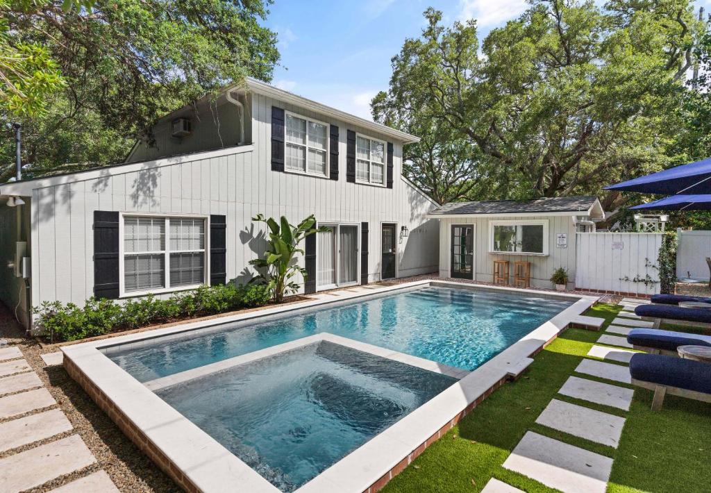 AmoroSEA - 1905 Bruce Drive, Ostrov Saint Simons