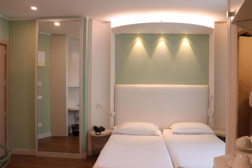 Ark Hotel - 4