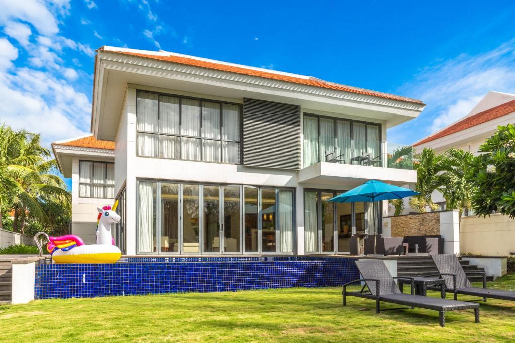 Abogo Da Nang OceanFront Luxury Villa