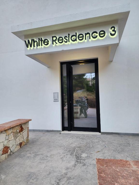 White Residence 3 Suite, Sarandë